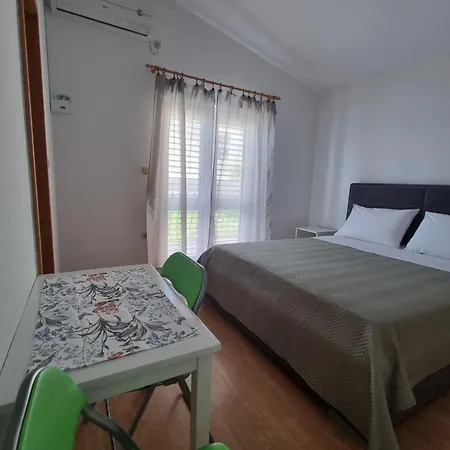 Leon 2 Omiš